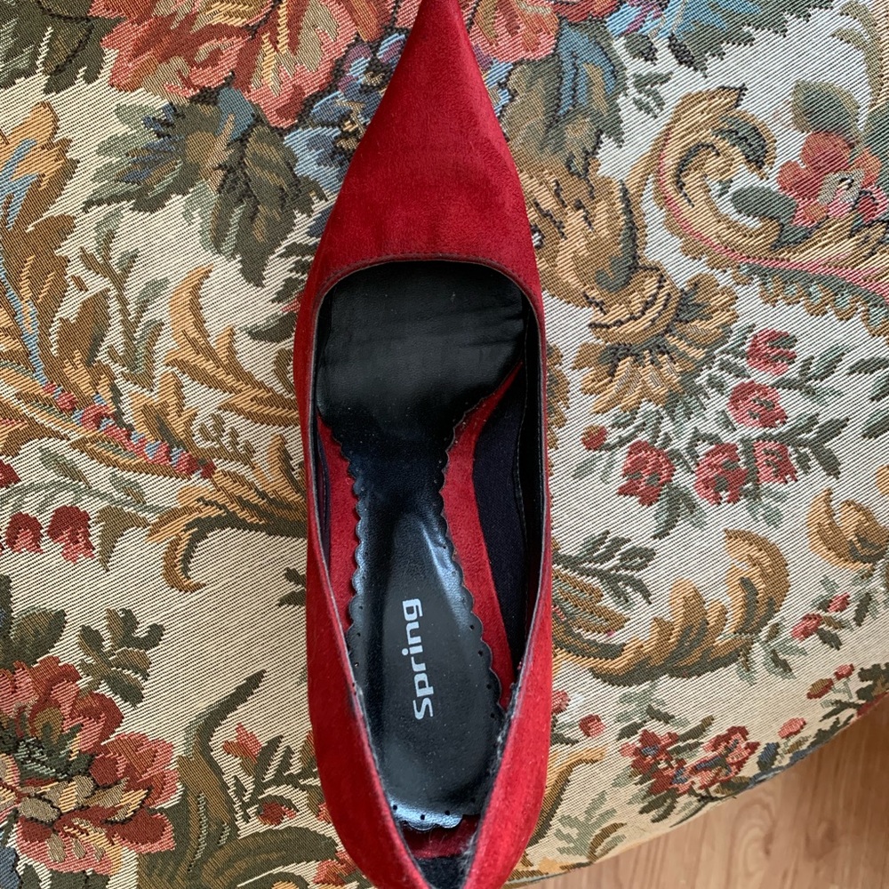 Pointy chic shoes